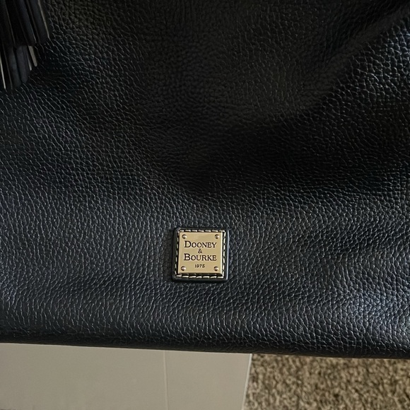 A black Dooney and Bourke ladies purse. - Picture 3 of 16